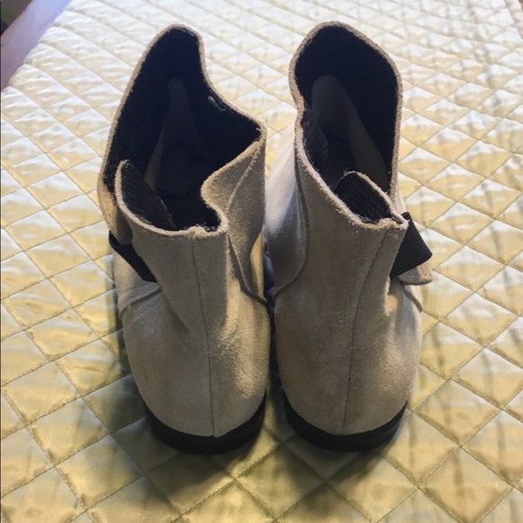 Suede ankle boots made in Spain size 8, light tan - Picture 4 of 7